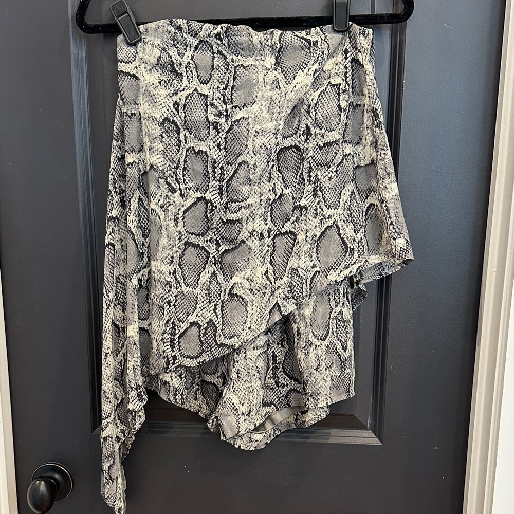 Preowned, washed, and worn superdown Snakeskin Print Asymmetrical romper xS